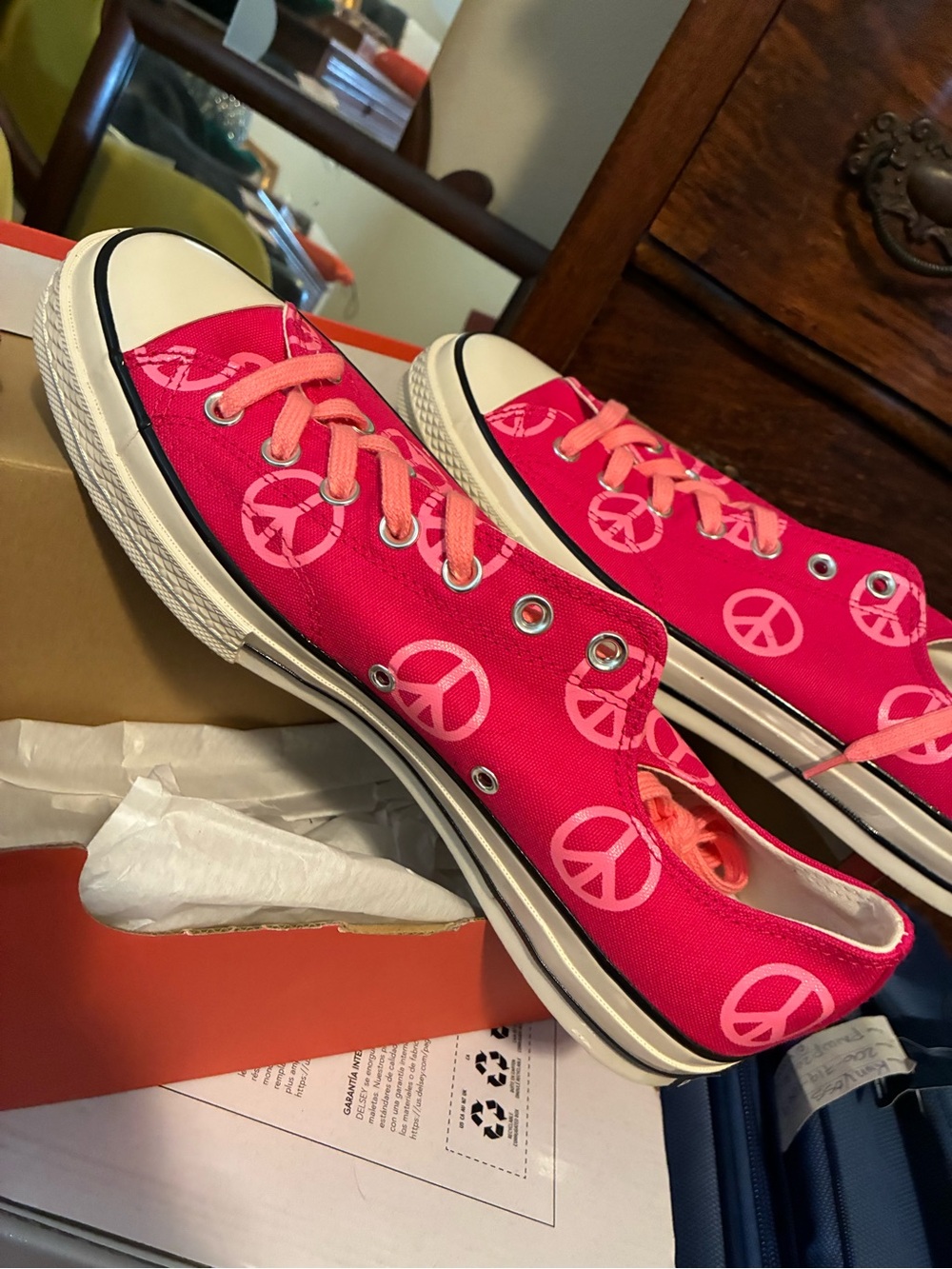 Women’s Low-Top Pink Canvas Sneakers with Peace Sign Print